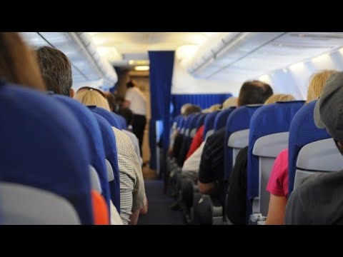 Ekspertët paralajmërojnë  Këto janë rrobat dhe aksesorët që nuk duhet t i vishni gjatë një fluturimi