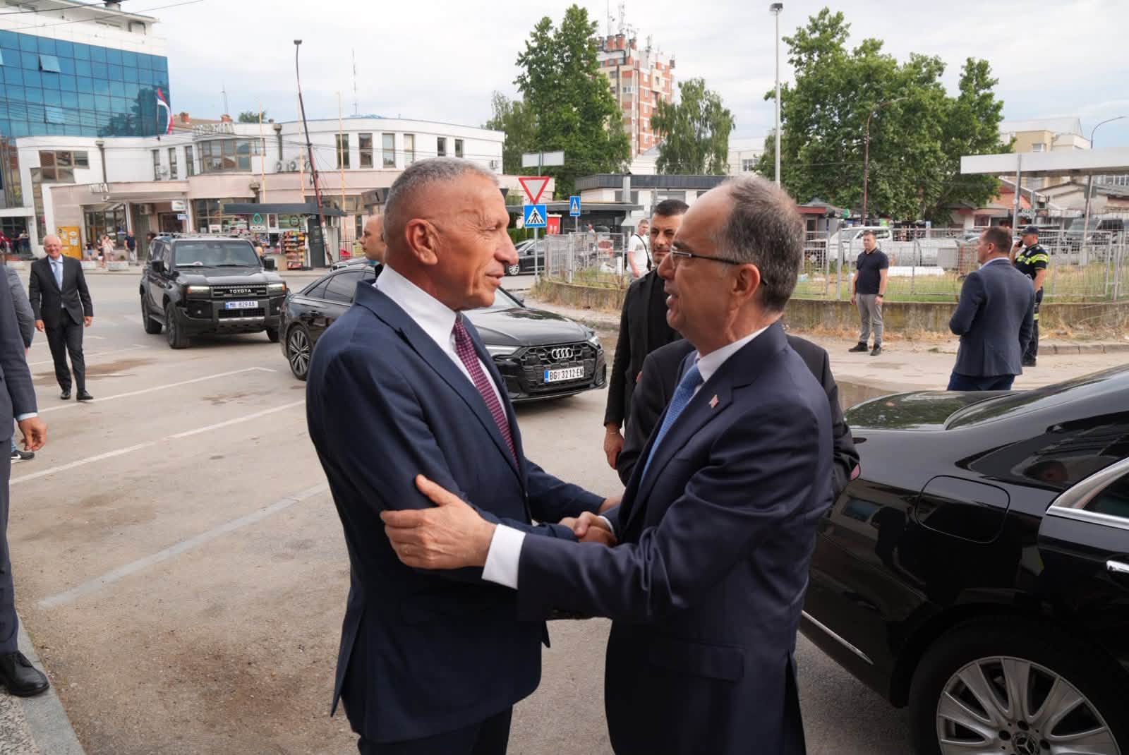 Kamberi  Vizita e presidentit Begaj në Luginë mesazh i qartë i mbështetjes për ruajtjen e identitetit