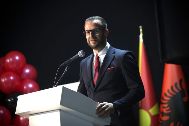 Daut Memishi  Përmirëshen kushtet për sportistët  rinovohet zhveshtorja e stadiumit në Tearcë