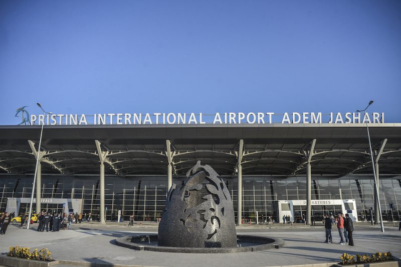 Gjatë kontrollit në Aeroportin e Prishtinës  një gruaje i gjenden fishekë në valixhe