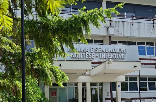 Dyshimet për helmim në  SachPizza   QKUK  Rreth 70 pacientë kërkuan ndihmë mjekësore
