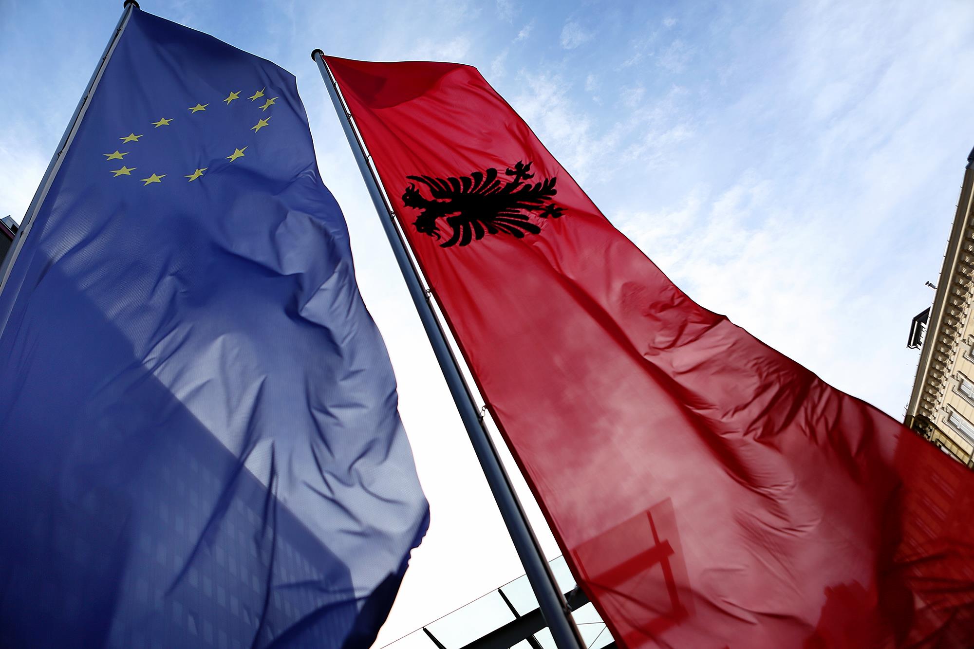 Një hap larg mbylljes së tre kapitujve  Shqipëria pret dritën jeshile nga BE ja