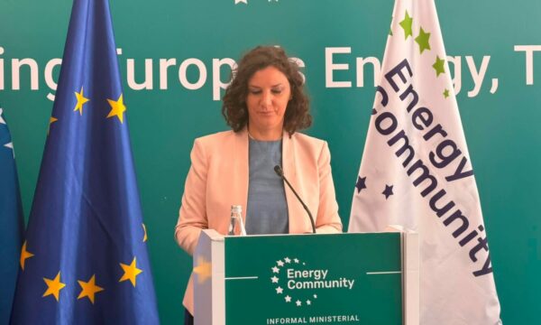 Rizvanolli akuza Serbisë në takimin e Komunitetit të Energjisë  Po i shkel obligimet  Kosova nuk do të qëndrojë duarkryq