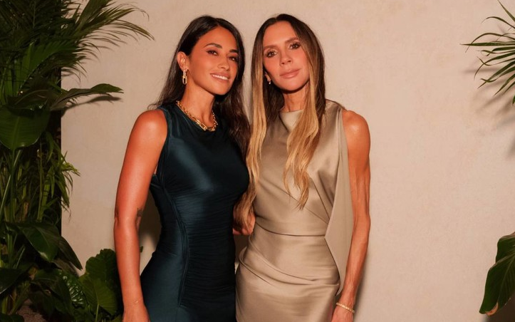 Gruaja e Lionel Messit tërheq vëmendjen në hapjen e butikut të Victoria Beckham