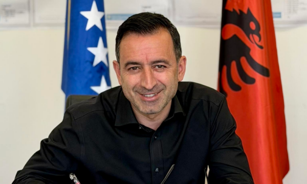Autostrada 200 milionëshe Shkup Bllacë  Basha i gëzohet nënshkrimit  uron që RMV t i ndërtojë në afat 10 kilometrat e mbetura