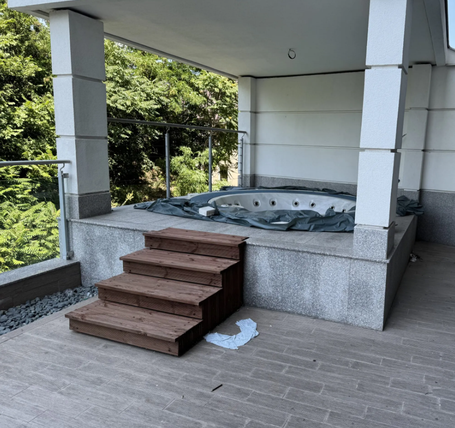 Xhakuzi në tarracë me pamje nga Shkupi   apartamentet e Gruevskit dalin në ankand