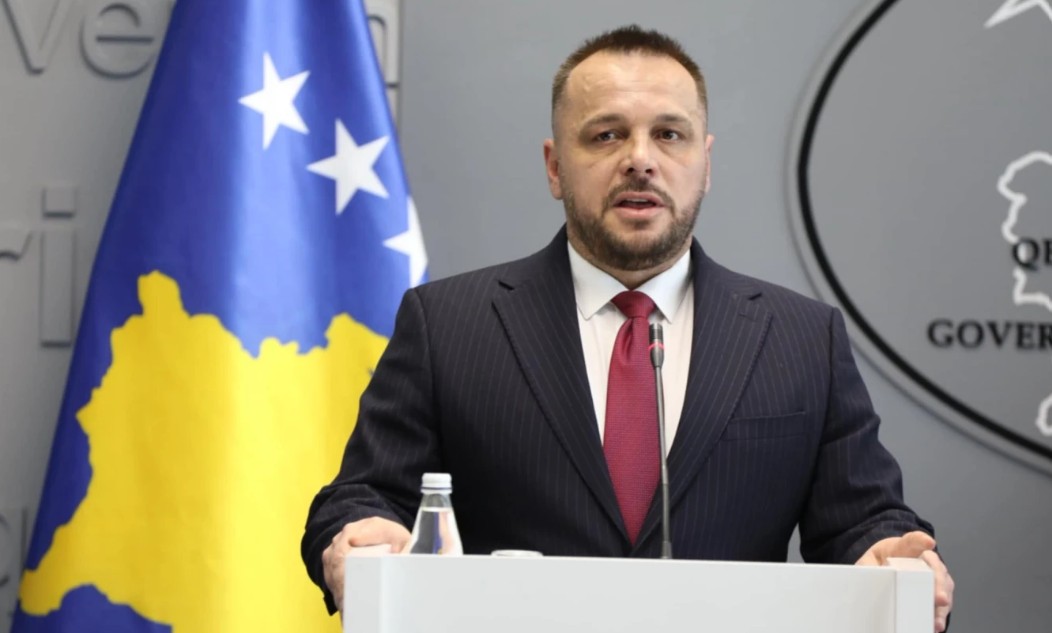 Maqedonci  Haxhiu u ftua në margjinat e Samitit të NATO s  por u vlerësua se s duhet të marrë pjesë