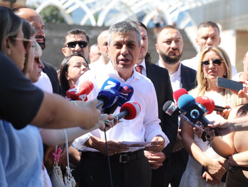 Vendkalimi ilegal në Bit Pazar  Mexhiti  Ose vendosim semafor  ose e prishim urën për ta rregulluar vendkalimin