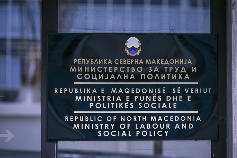Qytetarët presin ndihmat sociale  ja çka thonë nga Ministria e Politikës Sociale