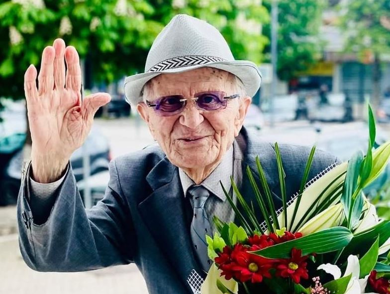 Vdes aktori shqiptar  Koço Qendro