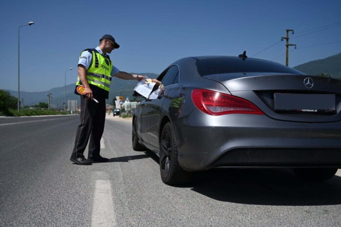 arrestohet-nje-shtetas-turk-voziti-me-203-km-h-ne-autostrade-ku-kufizimi-ishte-120-km-h