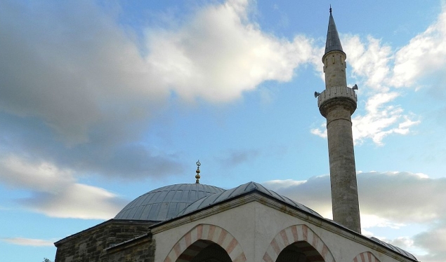 Hajnat godasin Xhaminë në Kaçanik  e marrin kasafortën me donacionet e besimtarëve