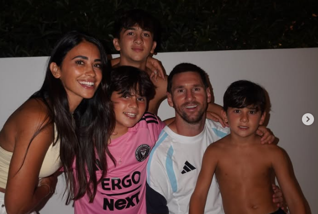 Messi shfaqet në foto familjare me Antonelën dhe fëmijët  merr mesazh dashurie