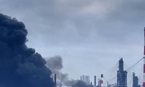 Ukrainasit godasin depon e Lukoil dhe  flotën në hije  ruse