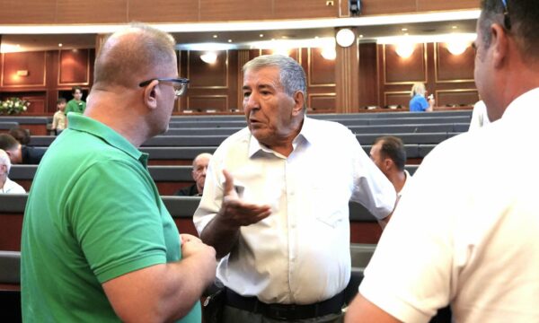 Dehari si arsye të mosthirrjes së seancës përmend edhe  rrezikun e konfliktit fizik 