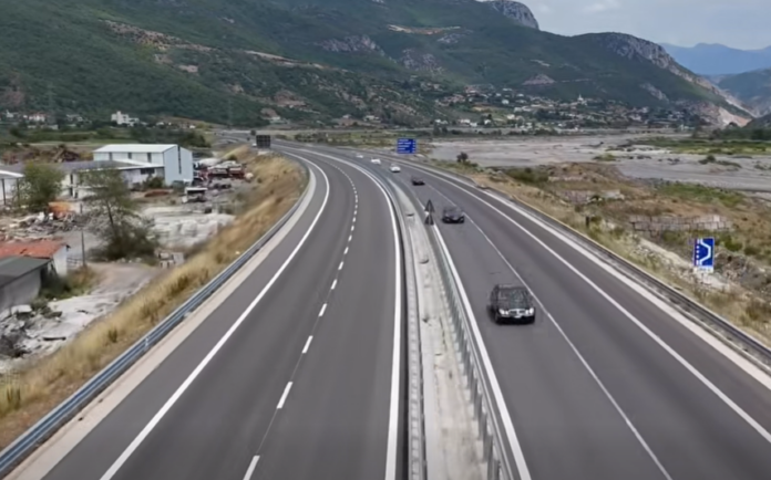 Hapen për qarkullim 7 5 km të autostradës së Korridorit 8   Elbasan Qafë Thanë