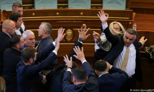  Frustrimi shpërtheu pas kërkesës së Kurtit    VV s i ka votat për Presidentin   CNN raporton për incidentin në Kuvend