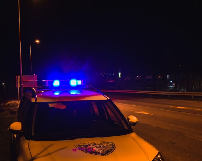 Gjuajnë nga motori drejt një  Audi  në lagjen Karposh të Kumanovës   nuk ka të lënduar