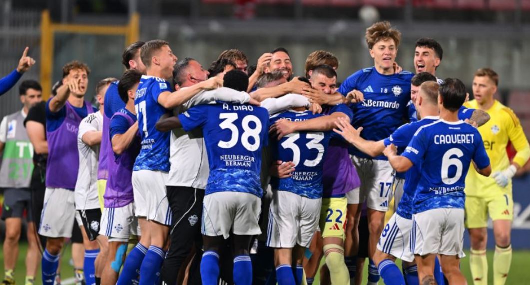 Como  peshkon  te Chelsea  synon transferimin e sulmuesit të tyre
