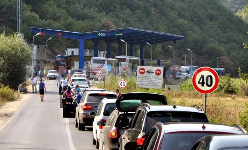 Fluks i madh në pikat kufitare  pritjet po zgjasin mbi dy orë e gjysmë