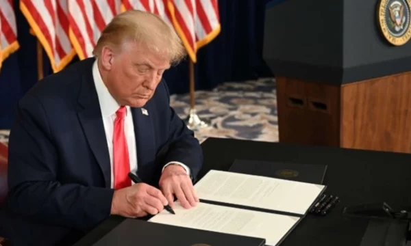 Trump nënshkruan urdhrin ekzekutiv   s ka shtetësi amerikane përmes lindjes së fëmijëve