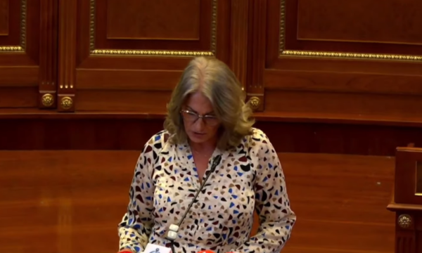 Deputetja e Aleancës  Afrim Bunjakut i shkuan në varrim  e në anën tjetër i ndreqin vagonat në Serbi