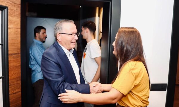 Bedri Hamza i përgjigjet komentuesit në facebook  I kam shkruar edhe familjes së Rexhep Selimit  besoj se do të takohemi