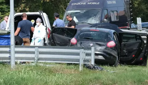 Me duar të lidhura brenda një veture  gjendet i vrarë 35 vjeçari shqiptar në Itali