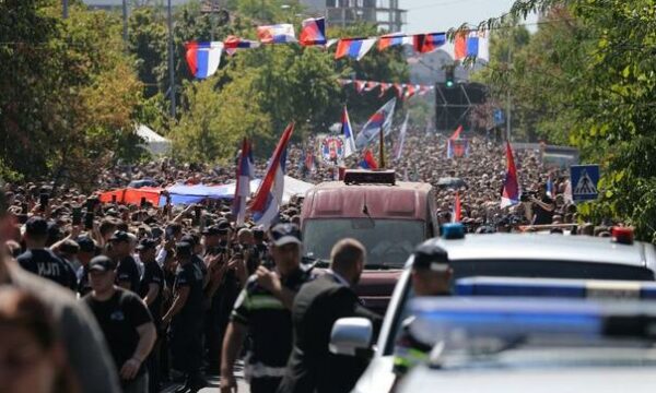 Mediat botërore  Vuçiç nuk shkoi në funeral  por organizoi gjithçka