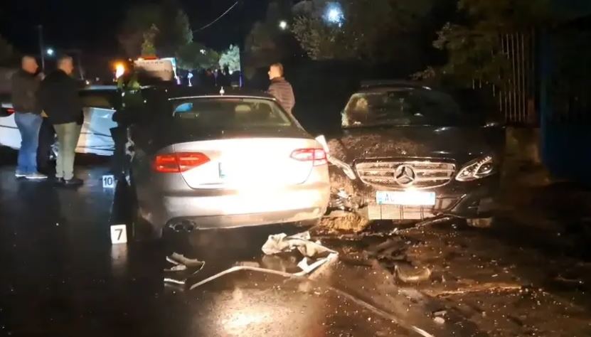 nje-i-vdekur-e-dy-te-lenduar-pas-nje-aksidenti-ne-shqiperi