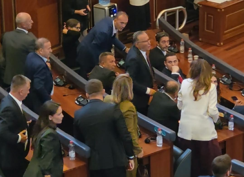 Vazhdimi i seancës konstituive  PDK s merr pjesë
