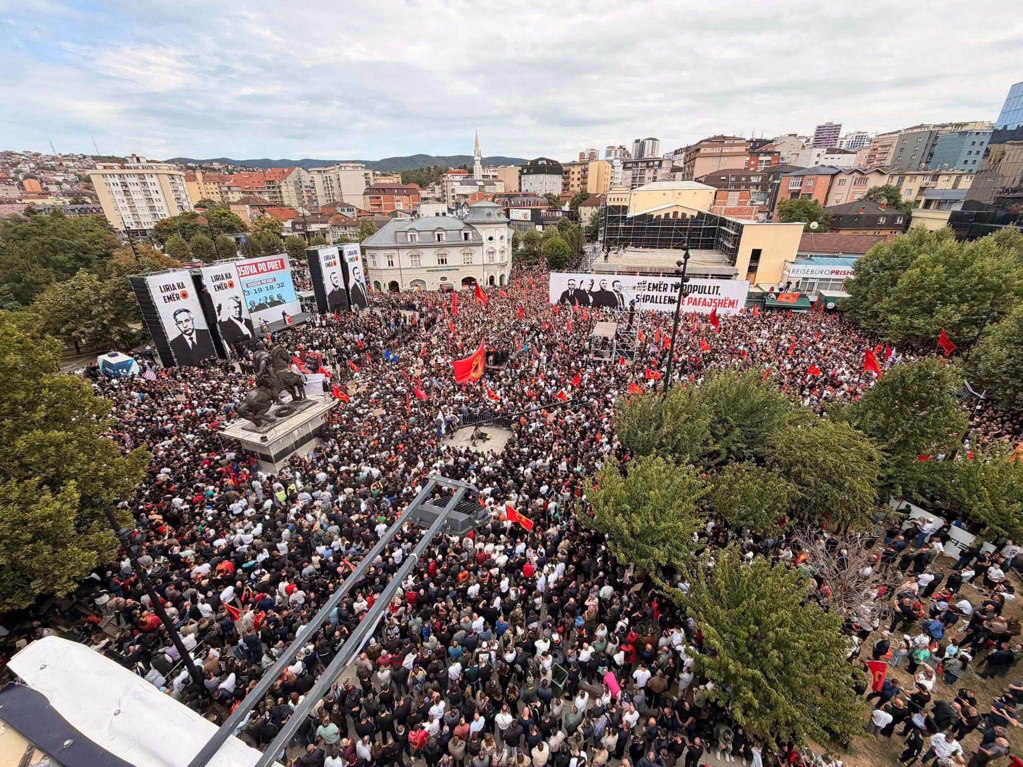 Dënimi i krerëve të UÇK së  Sot në 12 00  protestë gjithëpopullore në Prishtinë